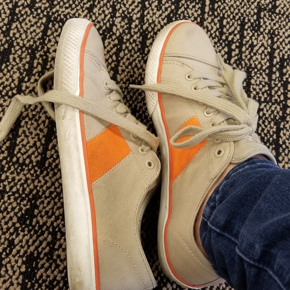 Chaps Shoes - Pair of tan & orange Chaps sneaks💥🌼🌻💥